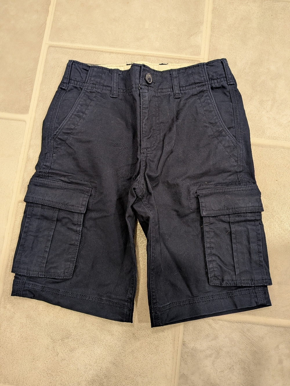 Boy's Gap Kids Cargo Shorts, size 8
